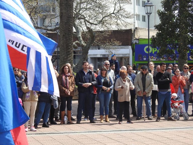 Acto por Batalla Sarandi